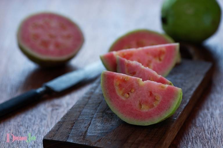 what does it mean to eat guava in the dream